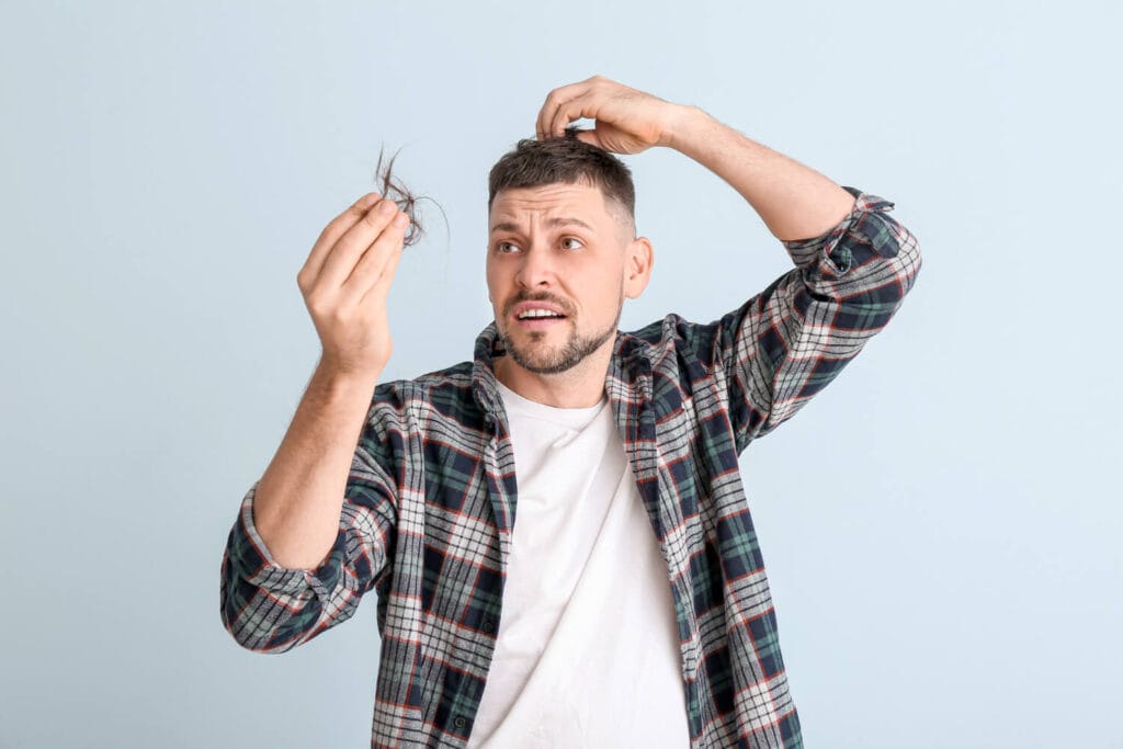 Queda De Cabelo Masculina: Causas Hormonais E Quando Investigar